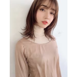 大人フェミニンレイヤー外ハネミディ