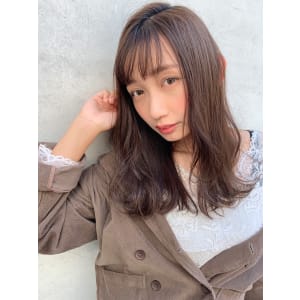 くすみベージュで春カラー