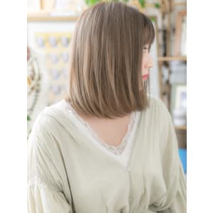 シースルーバング×グラデーションカラーツヤボブ　個性的