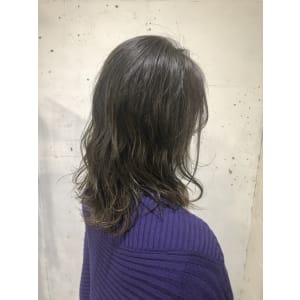 ミディアムレイヤー×グレージュ