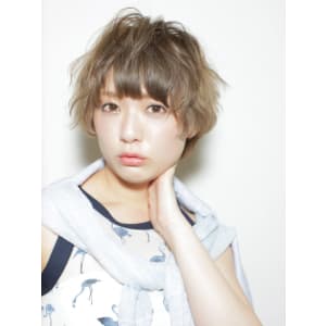 エッジショート×ハイ透明感グレージュ