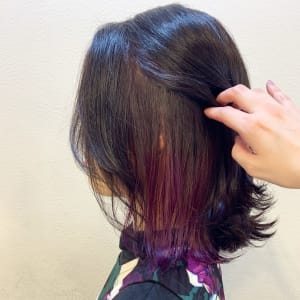 インナーパープルの切りっぱなしボブ