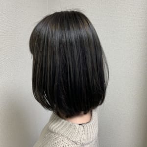 暗髪ハイライトボブ