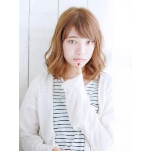 ショートバングのニュアンスカールスタイル