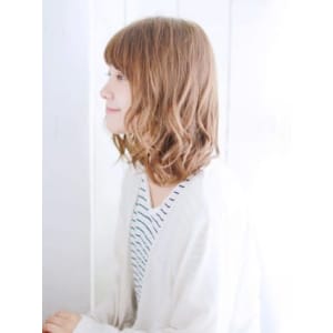 ショートバングのニュアンスカールスタイル