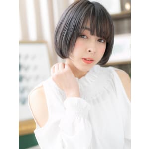 黒髪ナチュラルでツヤ透明感！小顔前下がりボブ　似合わせカット