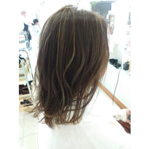 セミロングヘアスタイル