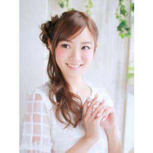 ロングヘアーに人気のパーティーアップスタイル