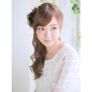 ロングヘアーに人気のパーティーアップスタイル