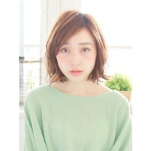 ルーズなハネ感が人気のパーマスタイル