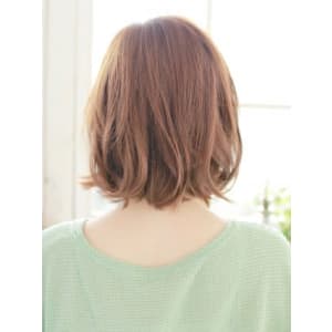 ルーズなハネ感が人気のパーマスタイル