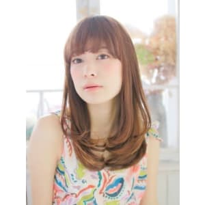 ワンカールストレートのゆるかわヘアースタイル