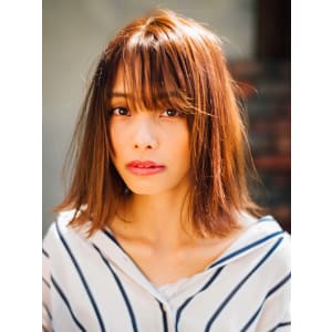 切りっぱなし外はねボブ