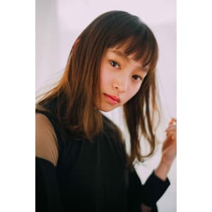 外ハネフェミニンスタイル