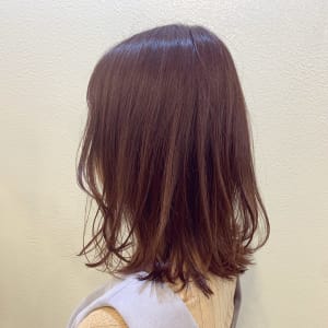 ベリーピンクで春の切りっぱなしボブ