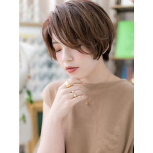 くせ毛風無造作カール…アシンメトリー大人ボブ　ルーズ