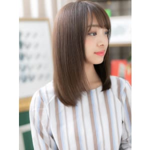 斜めバング×ワンカールの好感度セミディ　小顔