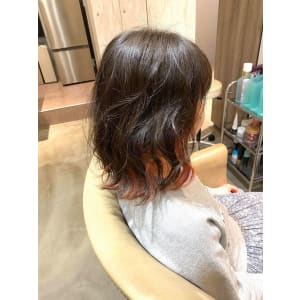 チラッと見える、”朱色”のインナーカラーが可愛い♪ - Hair&Make OPSIS【オプシス】掲載中