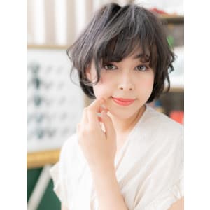 エアリーな毛先で遊ぶ★黒髪アッシュの大人ボブ　厚めバング