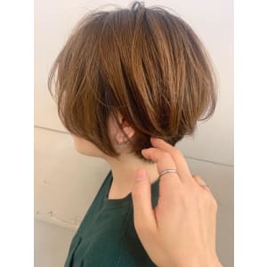 大人かわいい小顔丸みのあるショートボブ　30代40代　横浜