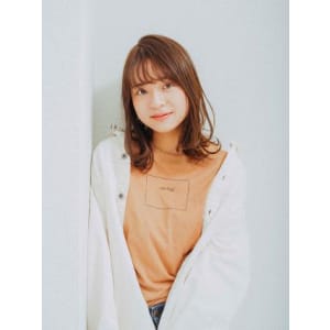 大人かわいい外ハネミディアム