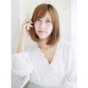 ハイトーンのうるツヤワンカールボブ