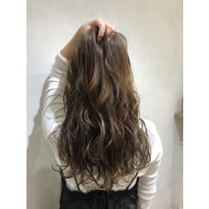 ベージュ波巻き仕上げ