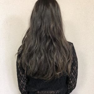 透明感グレージュ