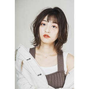 くびれミディアムヘア