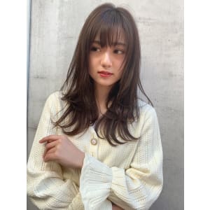 透明感グレージュのしっかりレイヤーカット