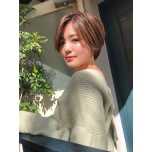 頭の形が綺麗に見える重めショート