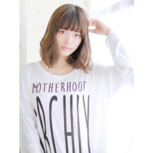 グレージュカラーのニュアンスカールスタイル