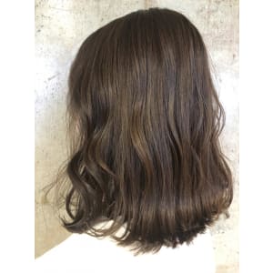 外ハネ艶ベージュ