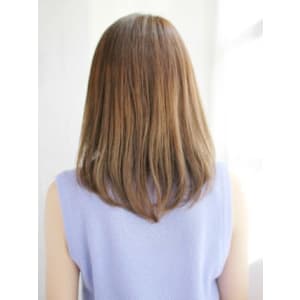 大人ツヤ色の内巻きワンカールスタイル
