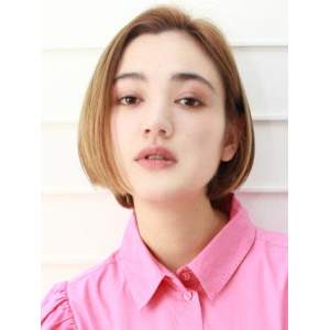 大人可愛い前下がりショートボブ