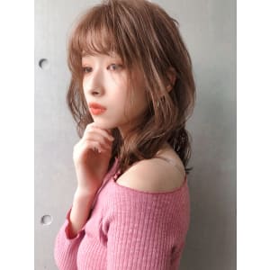 外ハネパーマセミディ
