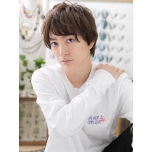 マット質感で優し気サイドパートショート　フェザーマッシュ