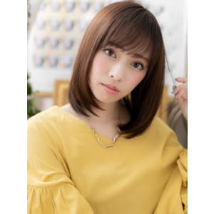 斜めバングが大人かわいい小顔前下がりボブ　簡単スタイリング