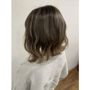 イルミナカラー ベージュ ハイライト 池袋 - prize Iris 池袋【プライズ アイリス】池袋駅東口店【プライズアイリス イケブクロ イケブクロヒガシグチテン】掲載中