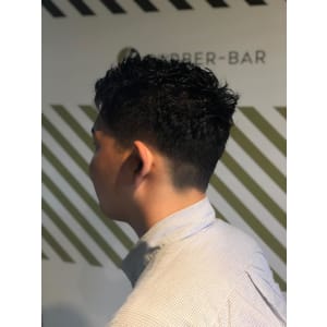 フェードカットスタイル【BARBER-BAR】
