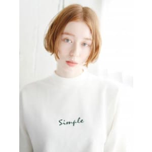 センターパートのニュアンスカールボブスタイル