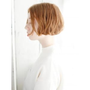 センターパートのニュアンスカールボブスタイル