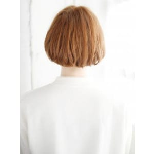 センターパートのニュアンスカールボブスタイル