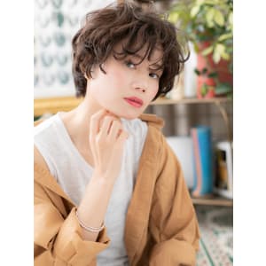 アシンメトリーなくせ毛風マッシュショート　似合わせカット