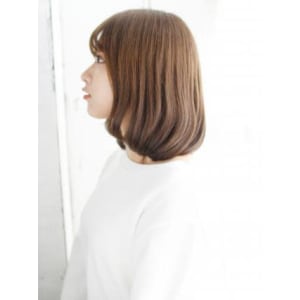 厚め前髪のワンカールボブスタイル