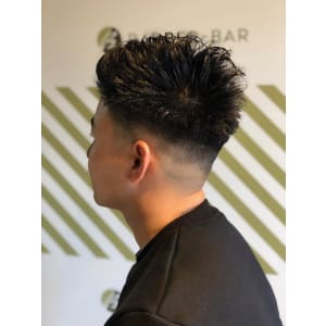 フェードカットスタイル【BARBER-BAR】