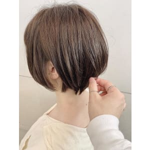 大人かわいい小顔丸みのあるショートボブ　30代40代　横浜