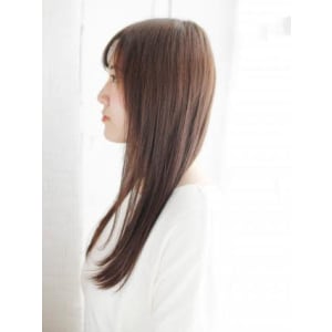 透け感バングのナチュラルストレート