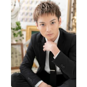 デコ出し＆ハイトーンのモテ束感マッシュ 　ツーブロック - COVER HAIR bliss 川口東口駅前店【カバー ヘア ブリス】【カバー ヘア ブリス カワグチヒガシグチエキマエテン】掲載中