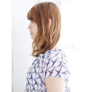 セミウエットのゆるふわミックスカールスタイル